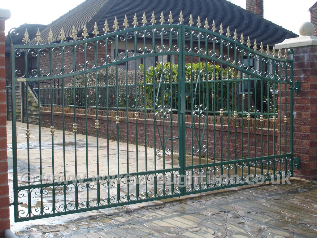 Photo - Double arch gates with C scrolls, railheads and barrels for Poulton customer