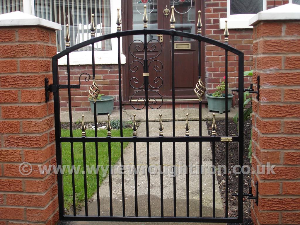 Single arch topped garden gate with railheads, cage twist and scrollwork. Galvanised and powder coated black for Blackpool household.