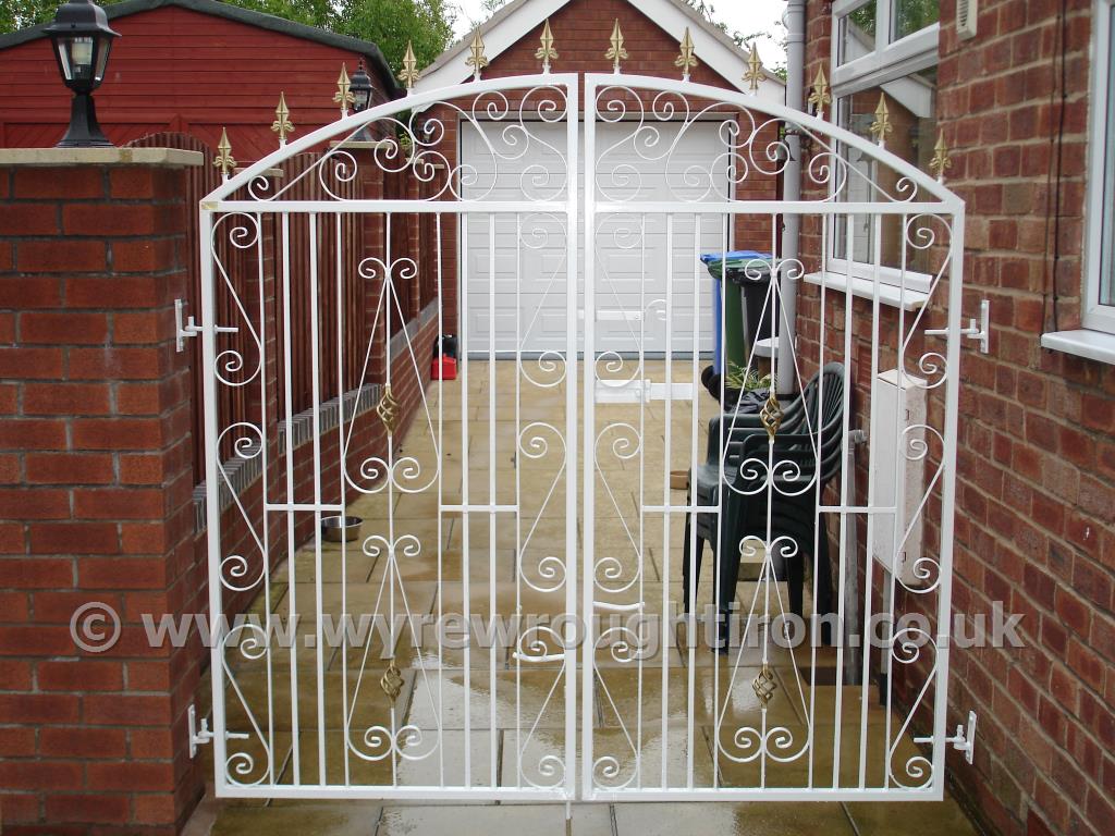 Tall double gates in Popular design with railheads and cage twists. Galvanised, powder coated white and fitted to close off the rear of Thornton household.